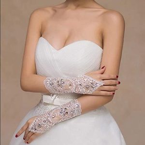 White Lace Fingerless Gloves